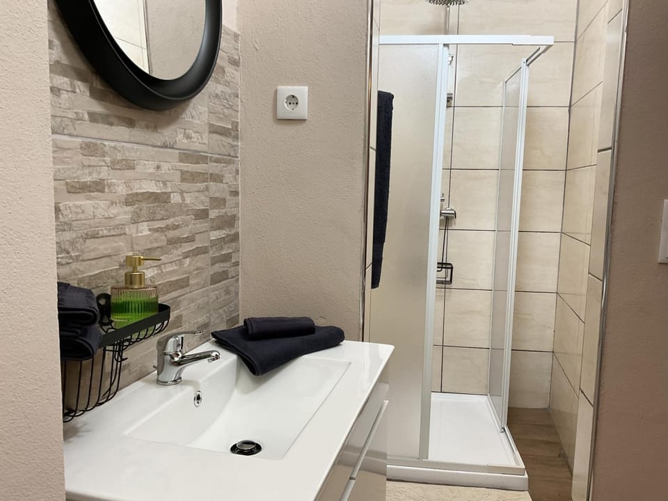 Shower, Bathroom