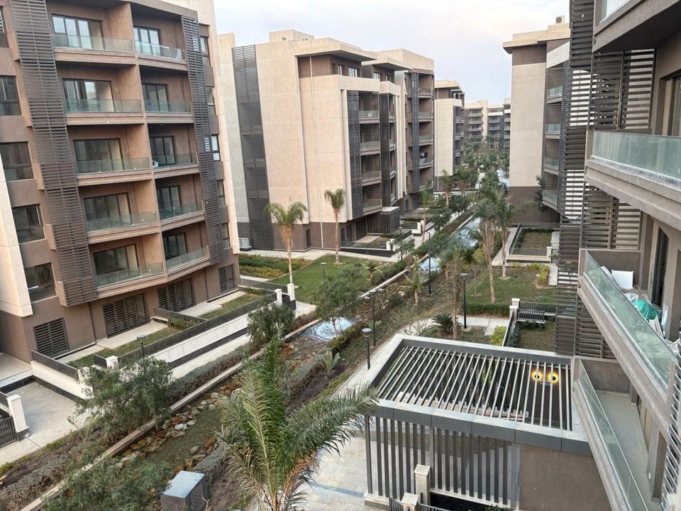 Property building, Day, Neighbourhood, Garden, View (from property/room), Balcony/Terrace, City view, Street view, Location