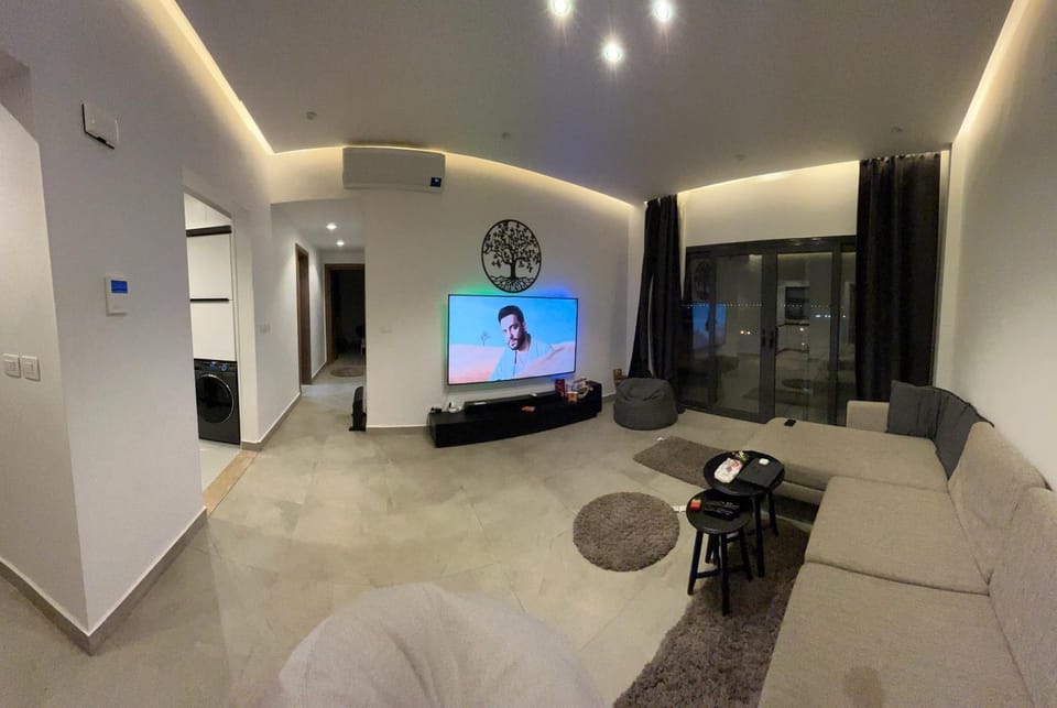Communal lounge/ TV room, Living room, Seating area, Evening entertainment