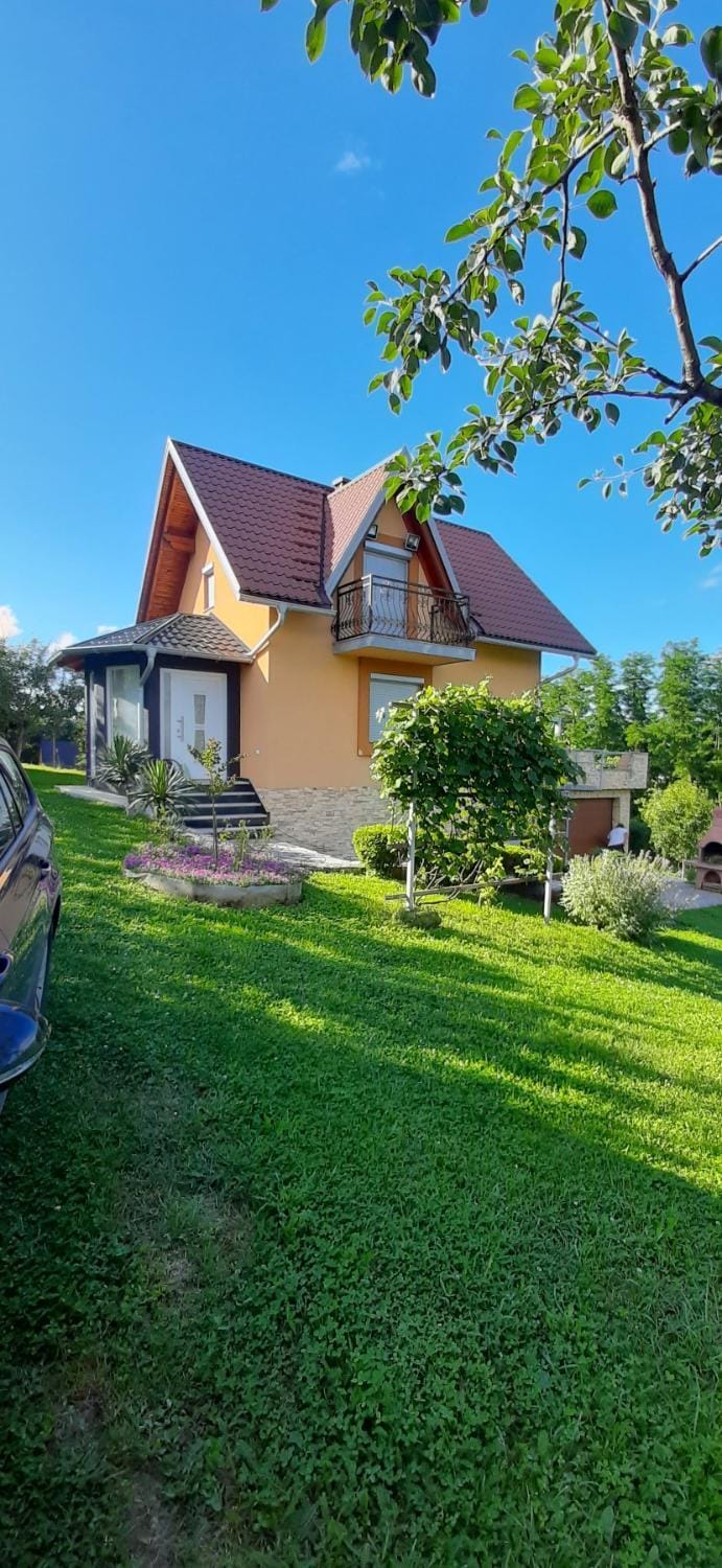 Vikendica Sana House in Federation of Bosnia and Herzegovina