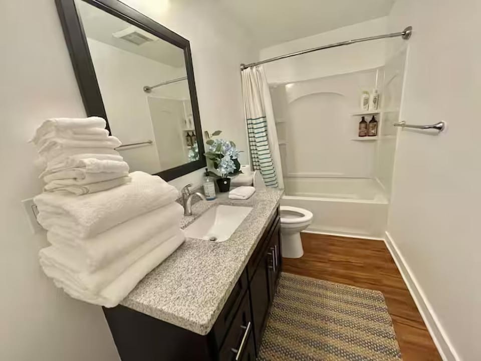 Seattle Luxury 4-Suite Retreat Hotel in Queen Anne