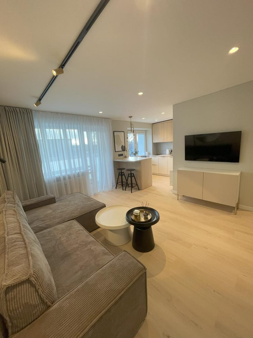 Communal lounge/ TV room, TV and multimedia, Kitchen or kitchenette, Living room, Seating area