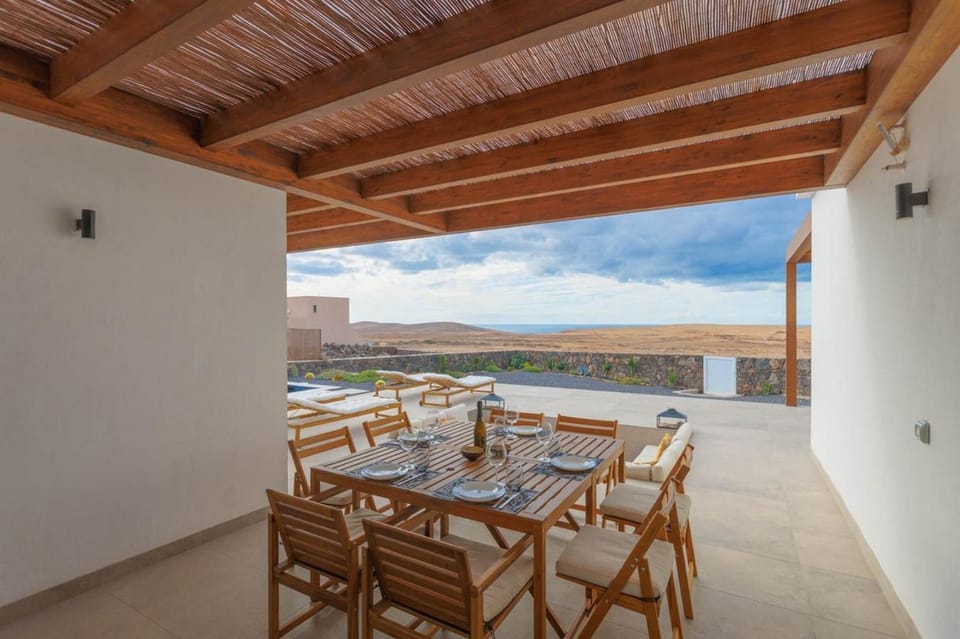 Casa Magafral Tindaya with heated pool Villa in Maxorata