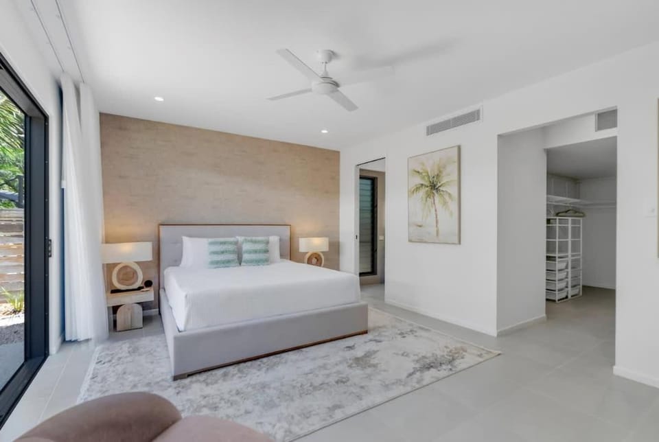 Salt - Beachfront Luxe with Private Pool House in Palm Cove