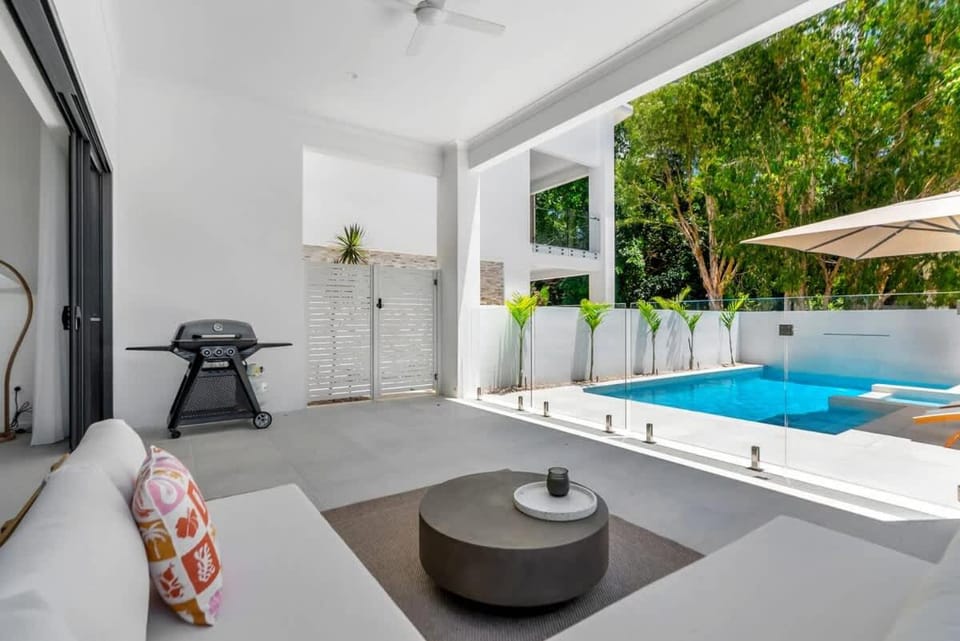 Salt - Beachfront Luxe with Private Pool House in Palm Cove