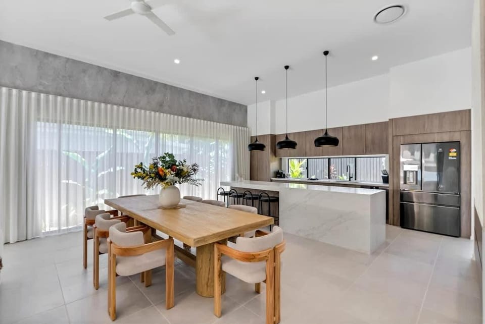 Salt - Beachfront Luxe with Private Pool House in Palm Cove