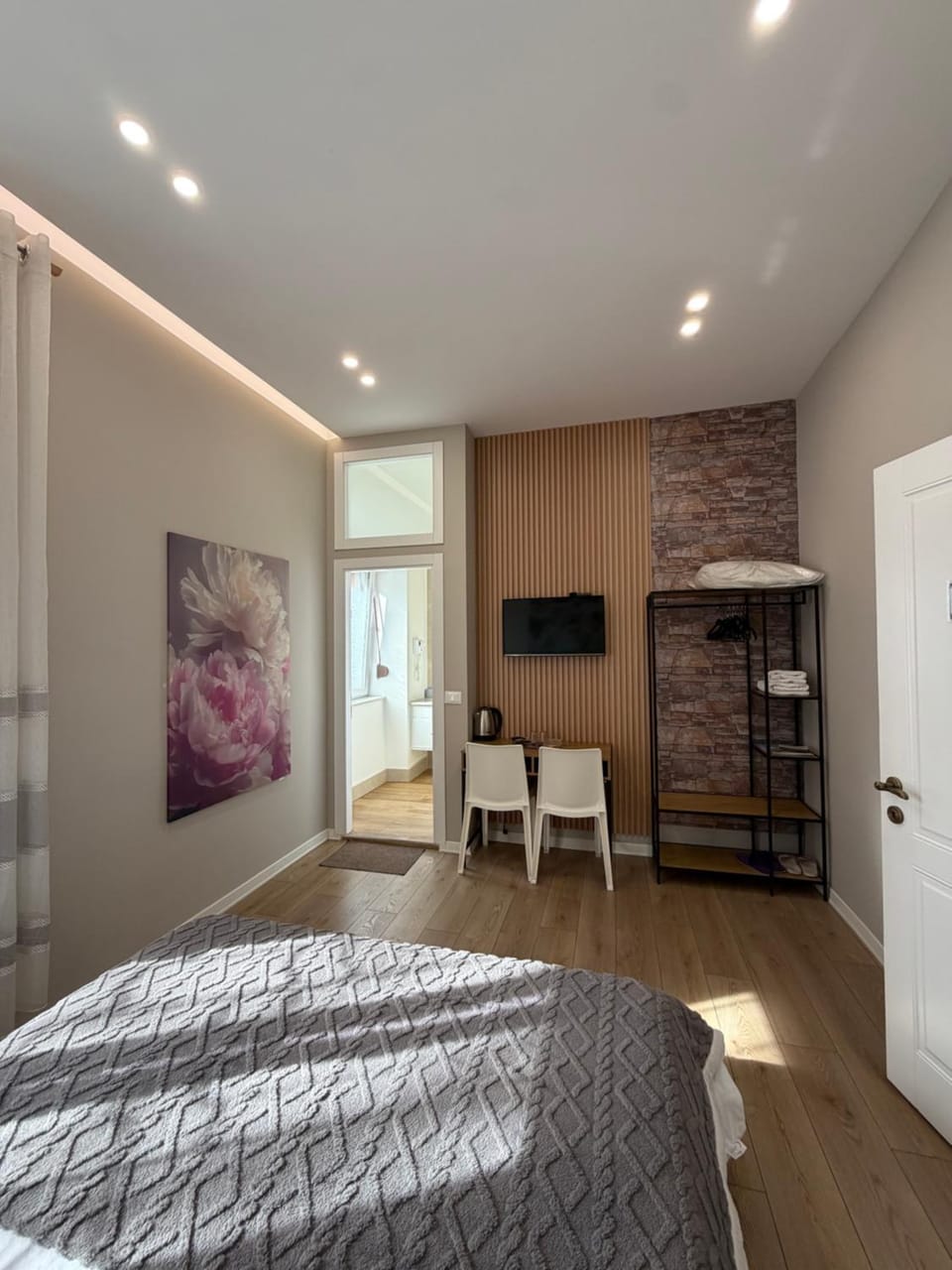 Caramel Blloku Room Apartment in Tirana