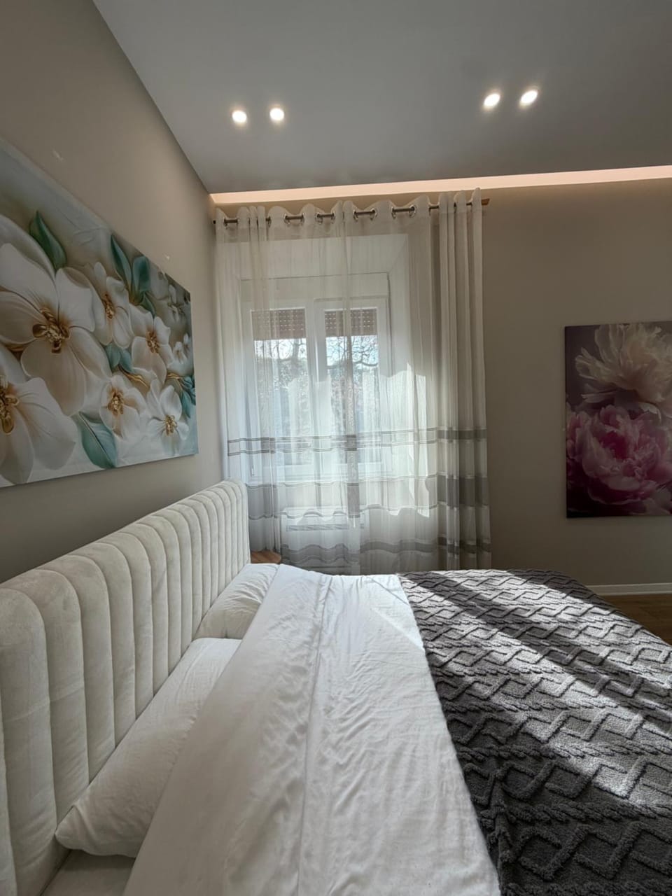 Caramel Blloku Room Apartment in Tirana