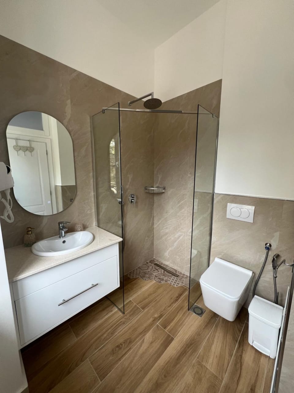 Shower, Toilet, Bathroom, bidet, towels