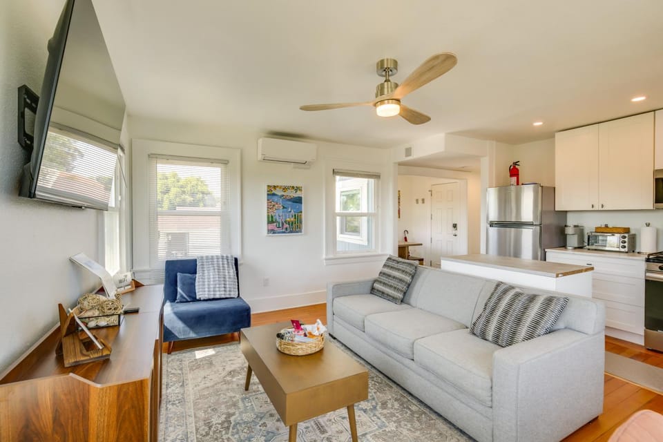 Apt w/ Furnished Patio 3 Mi to San Diego Comic-Con Apartment in San Diego