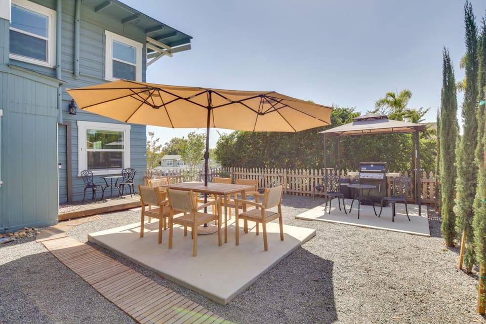 Apt w/ Furnished Patio 3 Mi to San Diego Comic-Con Apartment in San Diego