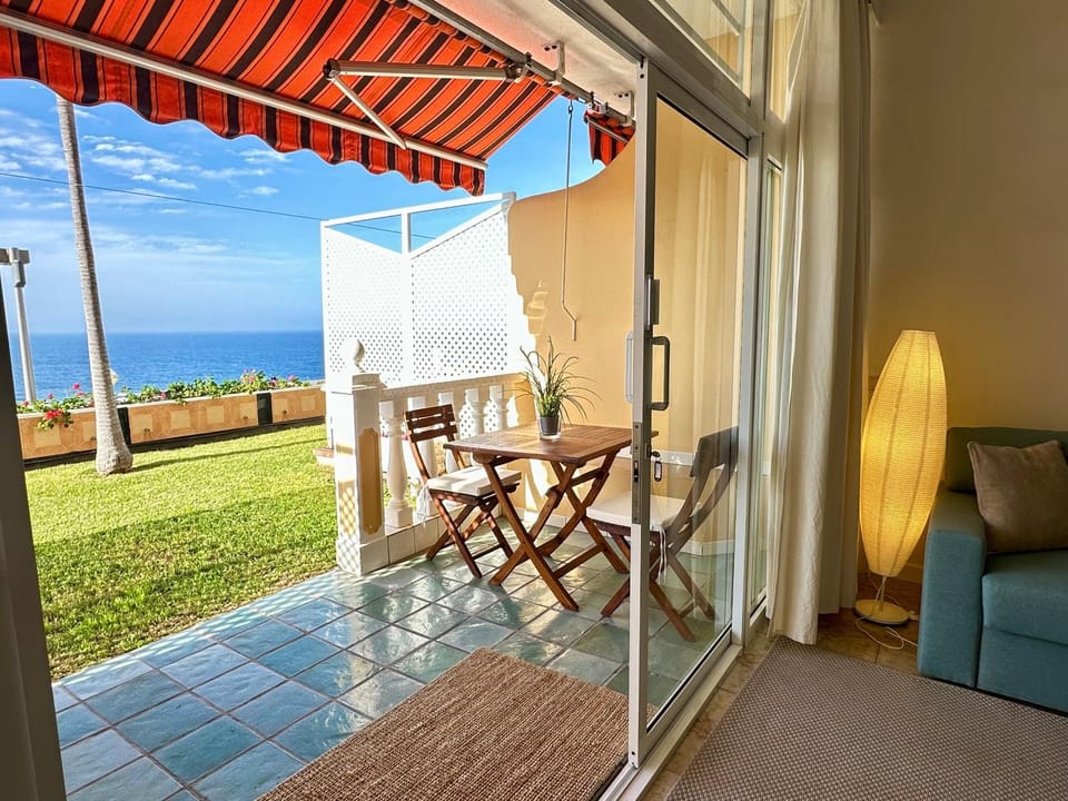 View (from property/room), Balcony/Terrace, Dining area
