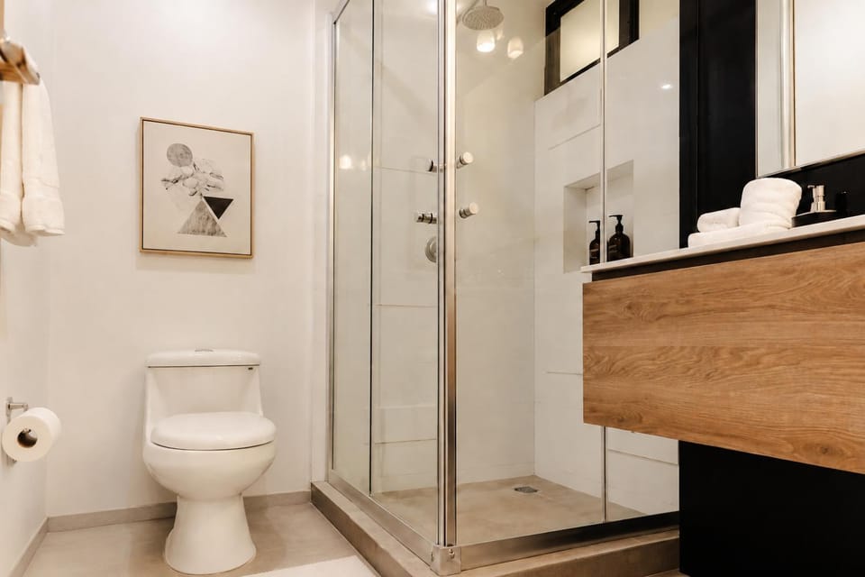 Shower, Toilet, Bathroom, towels