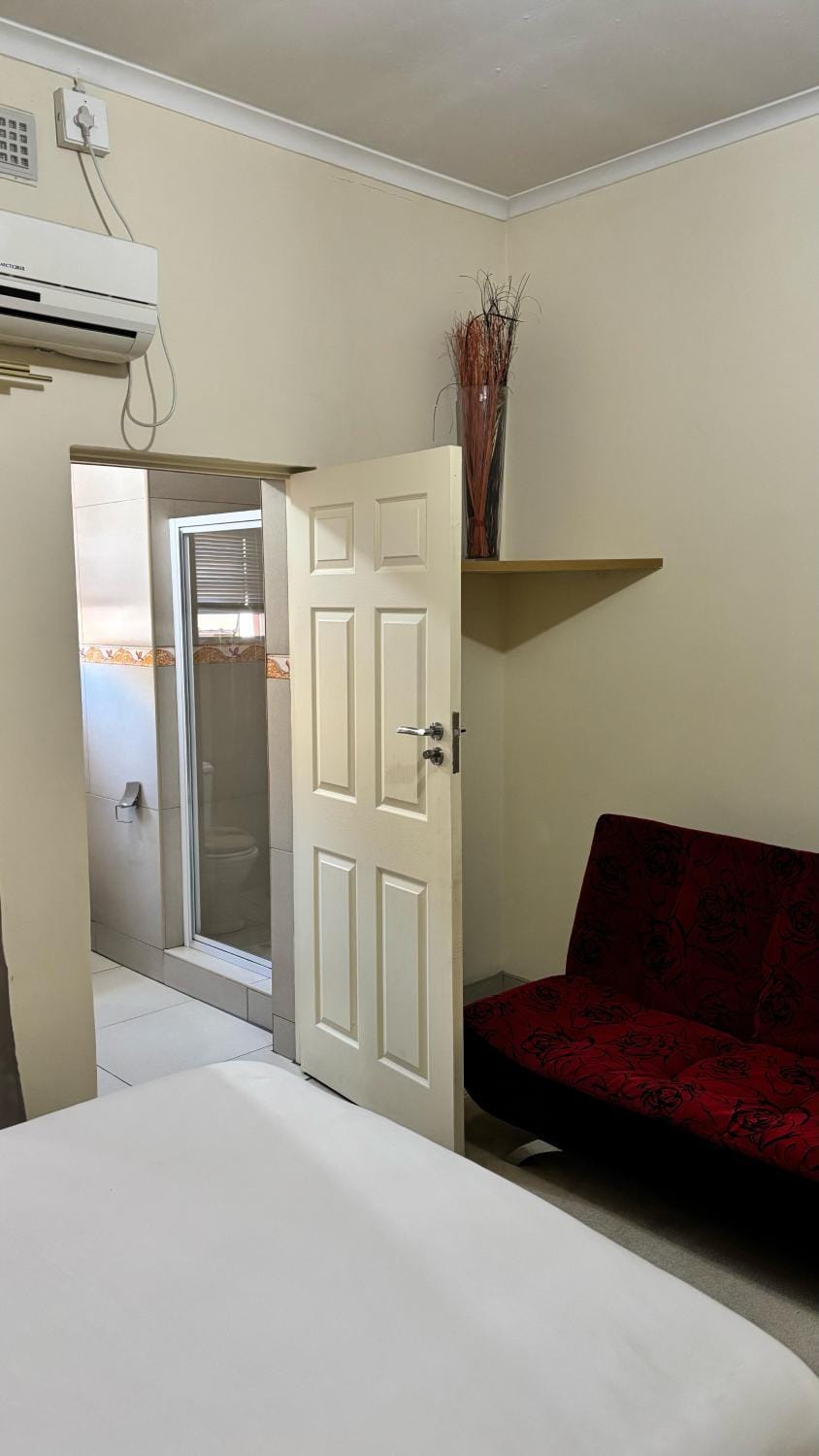 Bed, Bedroom, air conditioner