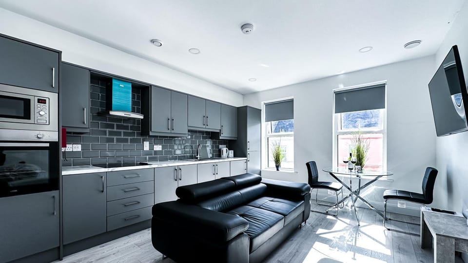Kitchen or kitchenette, Seating area