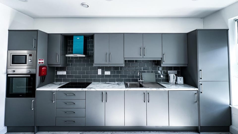 Kitchen or kitchenette, oven
