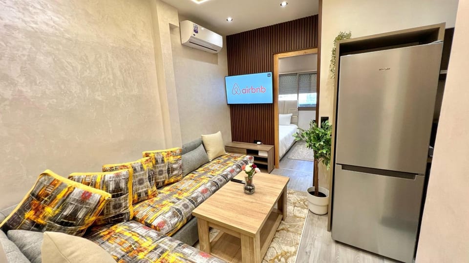 Communal lounge/ TV room, Kitchen or kitchenette, Living room, oven, air conditioner