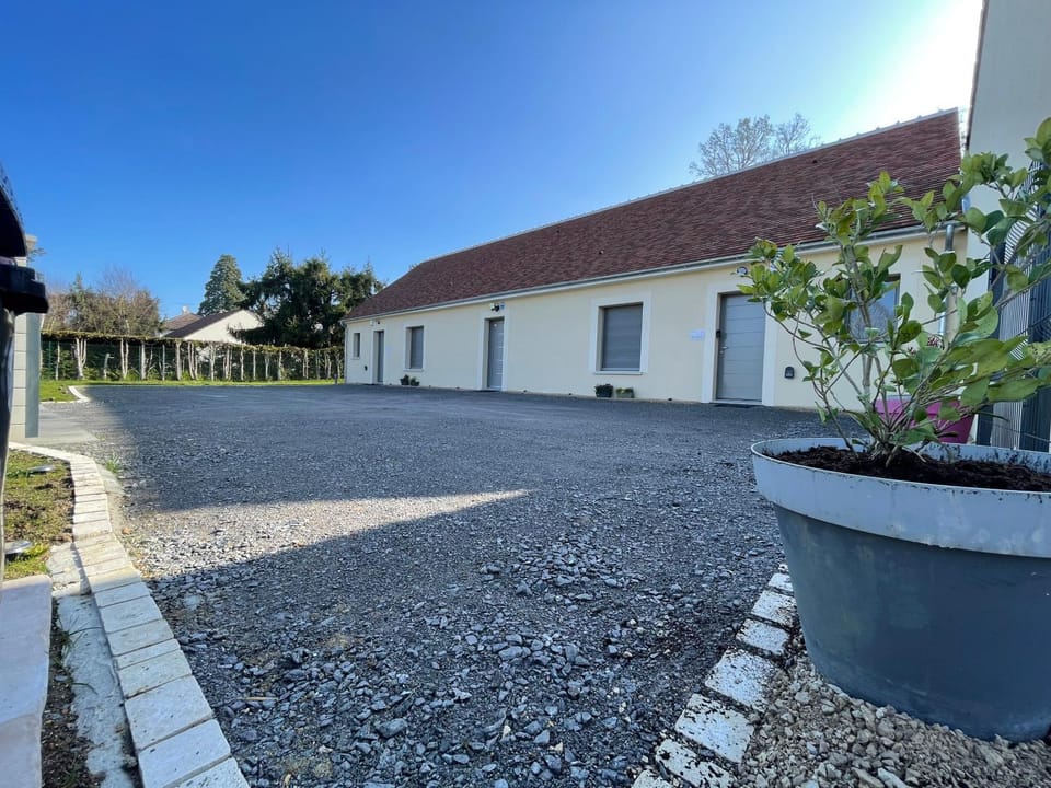 Property building, Facade/entrance, Parking
