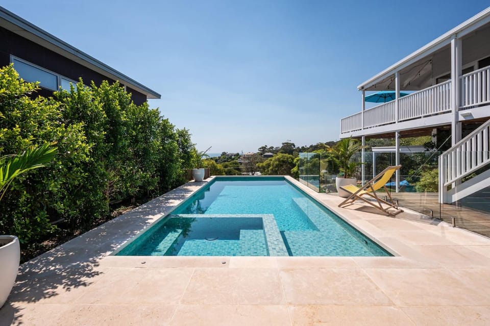Property building, Pool view, Swimming pool, Swimming pool, sunbed