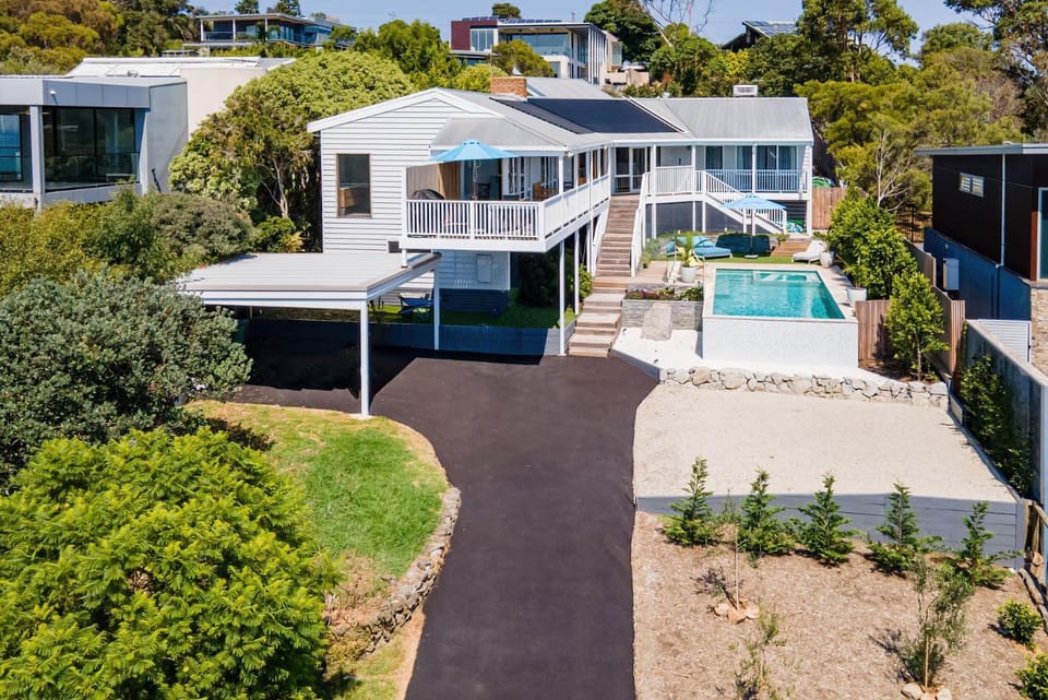 Property building, Garden view, Pool view, Swimming pool, sunbed