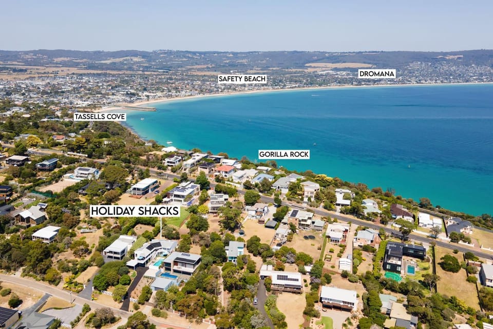 Neighbourhood, Natural landscape, Bird's eye view, Beach, Sea view, Street view, Location