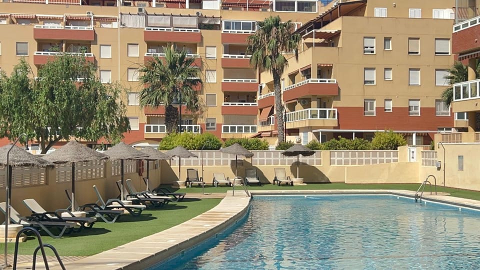 Property building, Swimming pool, sunbed
