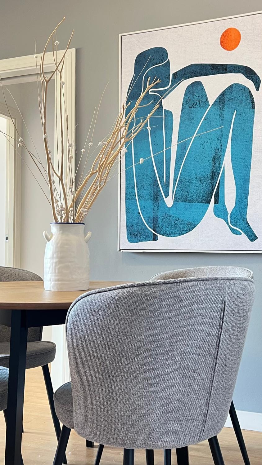 Living room, Decorative detail, Seating area, Dining area