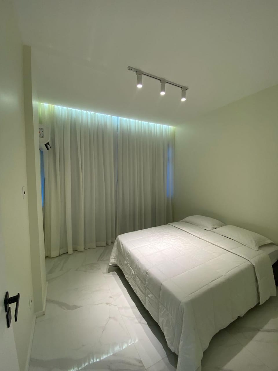 Lindo apartamento de alto padrão a duas quadras da praia de Copacabana Apartment in Rio de Janeiro