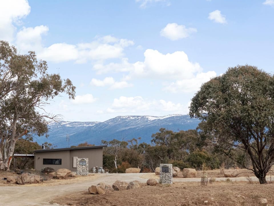 Property building, Natural landscape, Mountain view