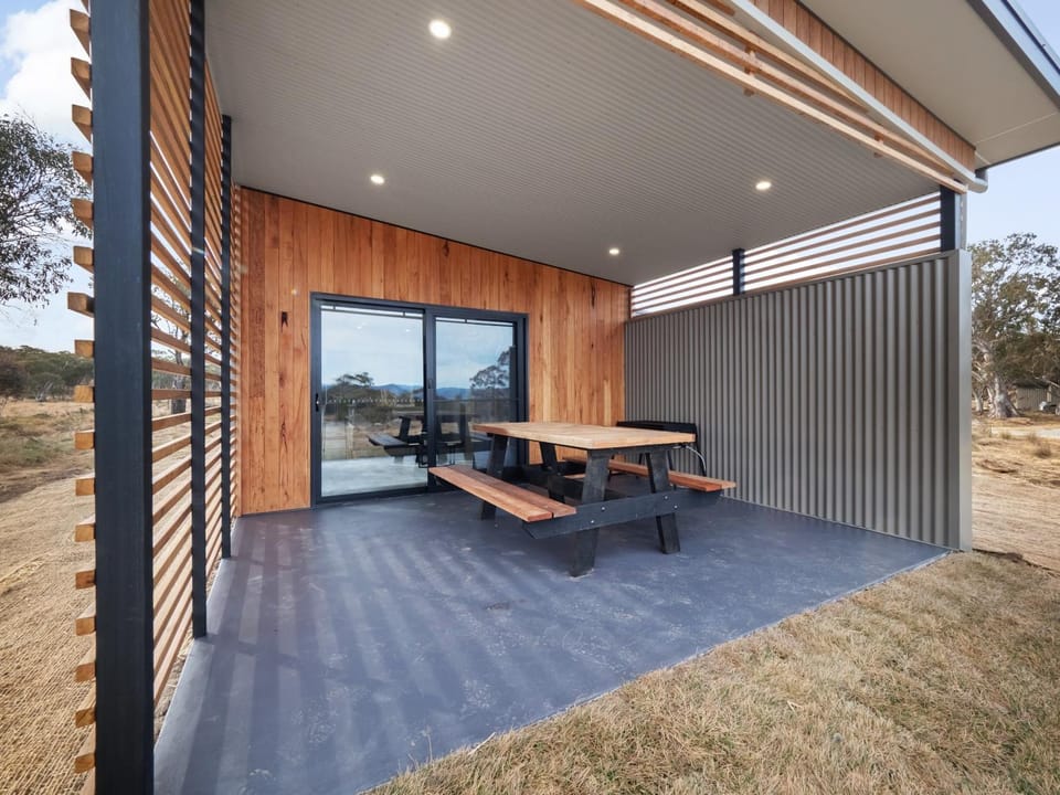 Property building, Patio, Balcony/Terrace, Dining area