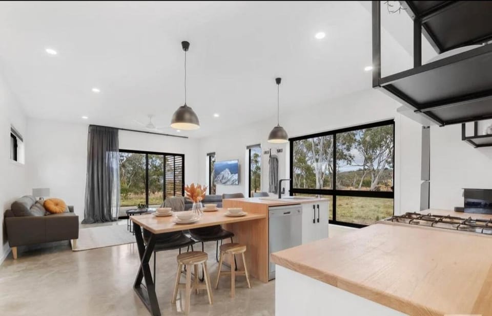 TV and multimedia, Kitchen or kitchenette, Living room, Seating area, Dining area, Evening entertainment