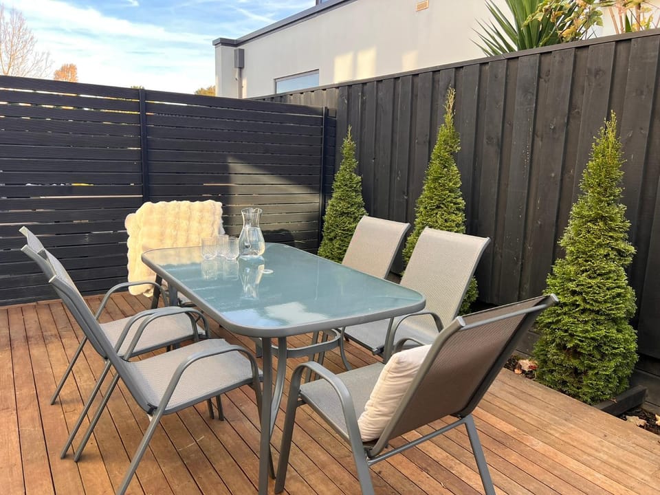 Dining area, Inner courtyard view