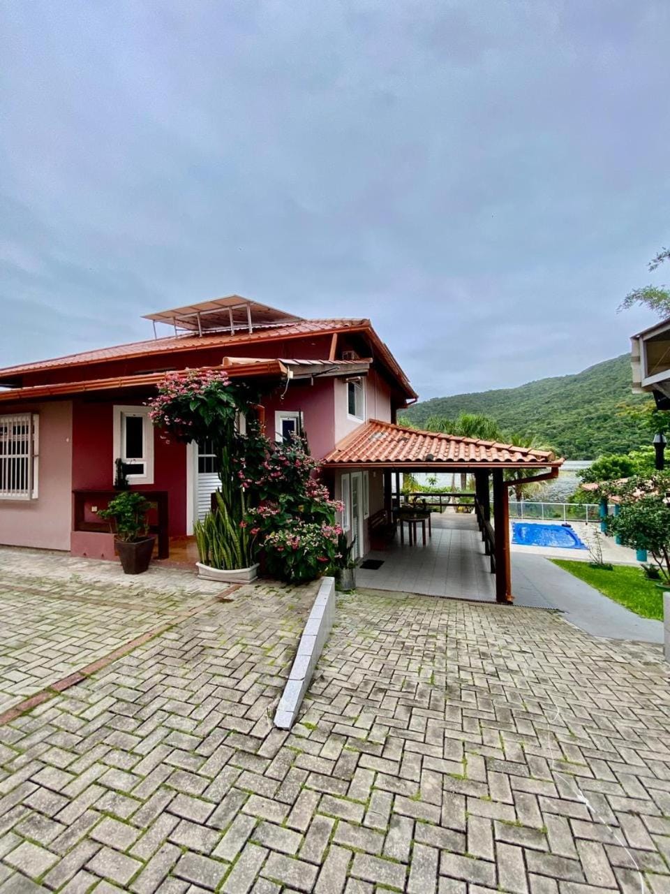 Property building, Day, Swimming pool