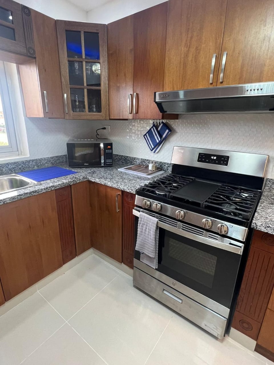 Kitchen or kitchenette, dishwasher