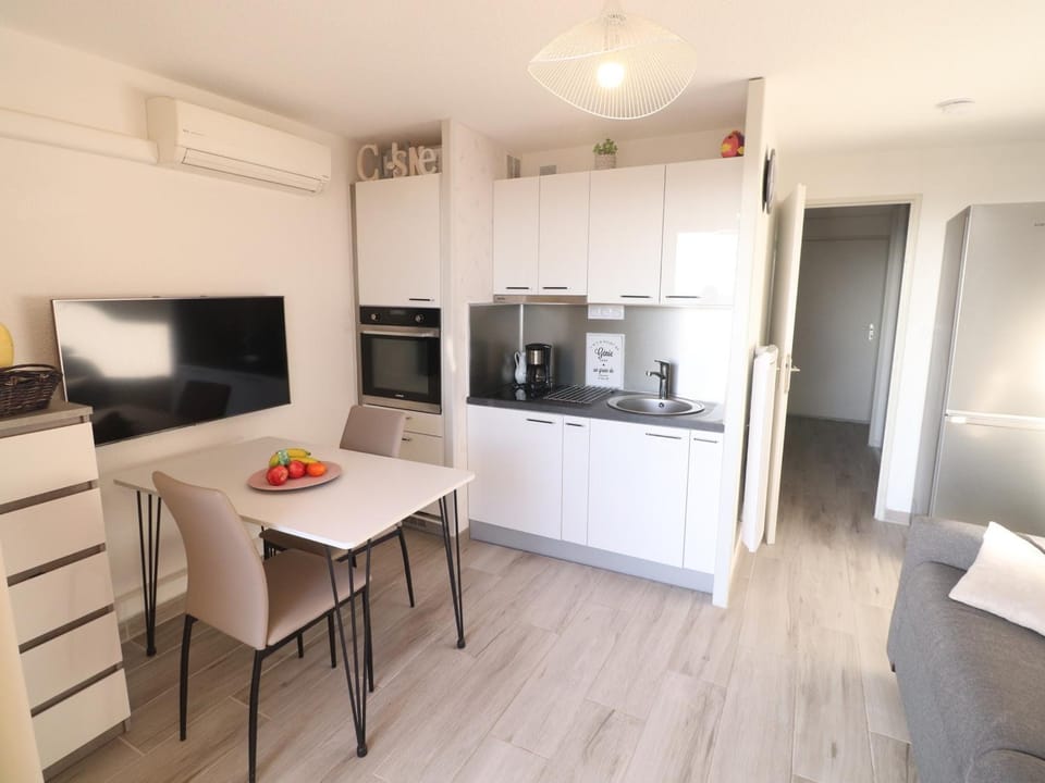 Superbe T2 climatisé avec parking privé, proche plage à Sète - FR-1-472-207 Apartment in Occitanie