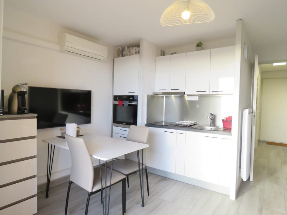 Superbe T2 climatisé avec parking privé, proche plage à Sète Apartment in Occitanie