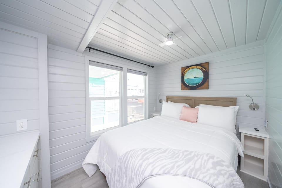 Sandy Cheeks, Deluxe Rive Views, Roadrunner Resort House in Earp
