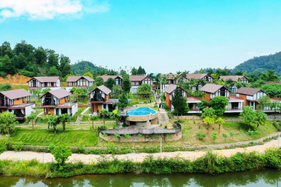 Day, Neighbourhood, Natural landscape, Bird's eye view, Lake view, Mountain view, Pool view, River view, Swimming pool