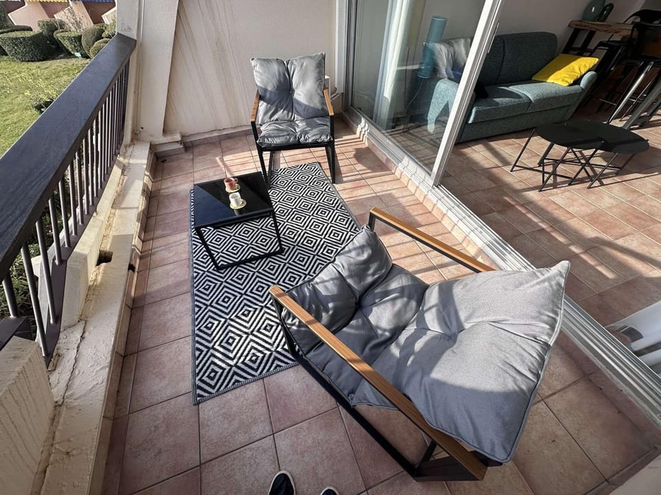 Studio moderne avec climatisation et parking proche plage - FR-1-731-132 Apartment in Le Grau-du-Roi