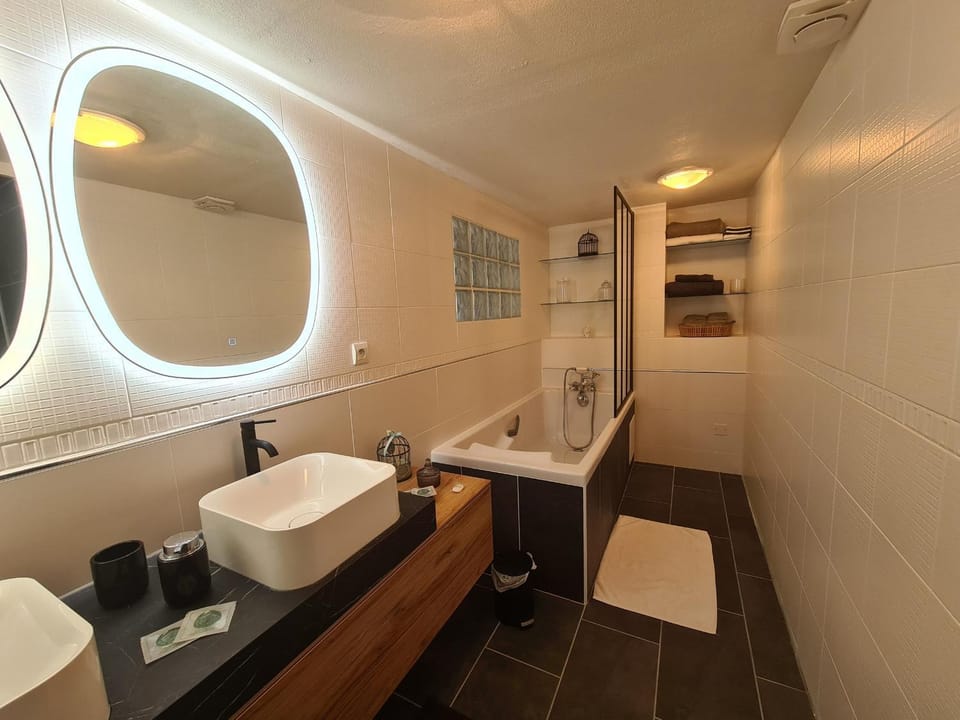 Maison avec piscine privative et jacuzzi à Rouvres-les-Bois - FR-1-591-722 House in Centre-Val de Loire