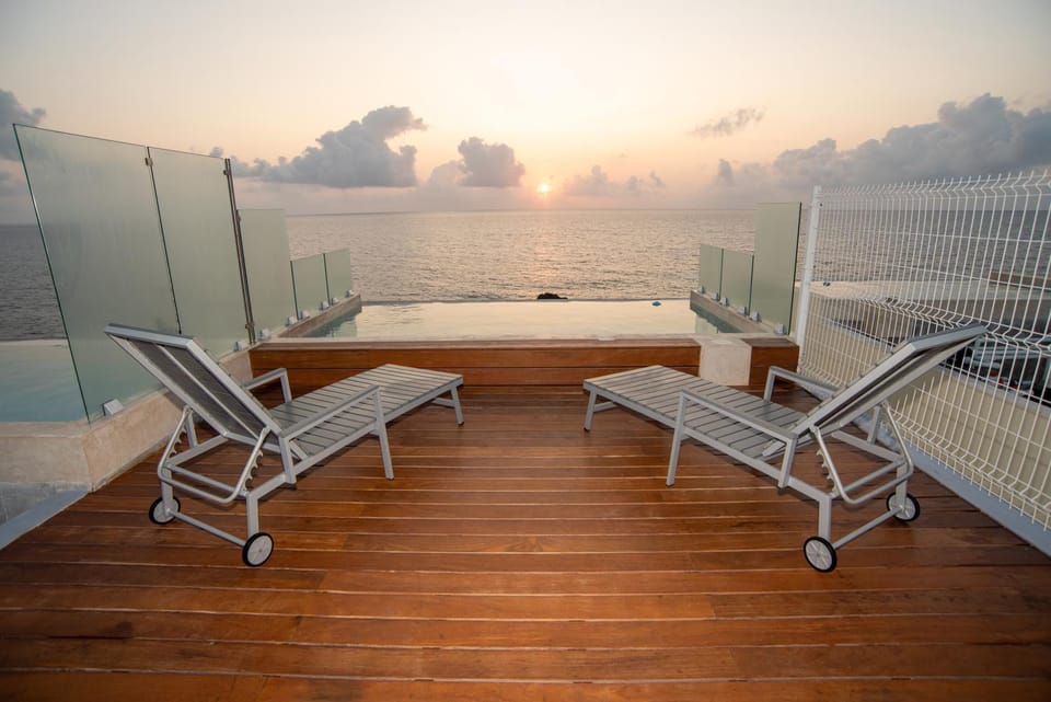 Balcony/Terrace, Sea view, Swimming pool