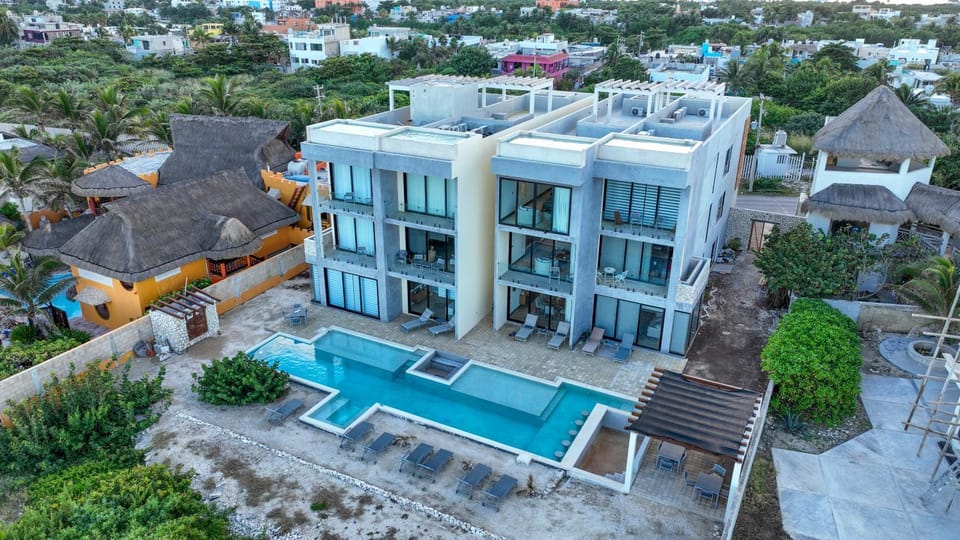 Bird's eye view, Swimming pool