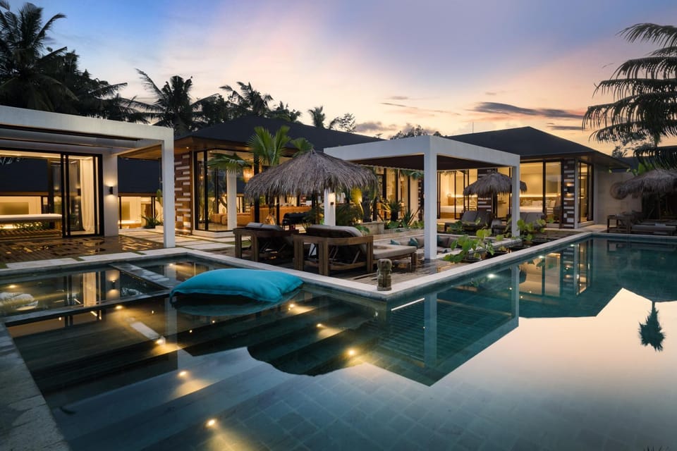 Pool view, Swimming pool, sunbed
