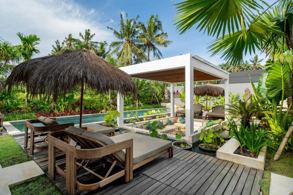 Seating area, Pool view, Swimming pool, sunbed