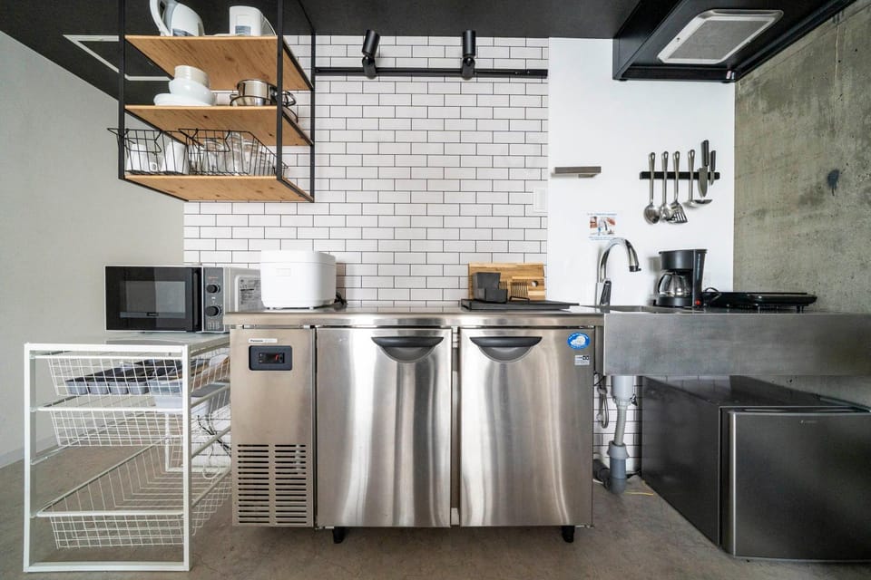 Coffee/tea facilities, microwave, toaster, kitchen