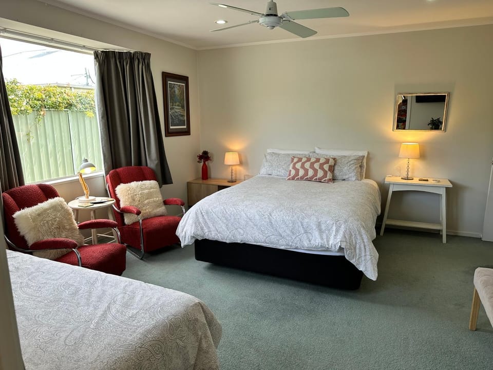 Lake Dunstan Trailhouse Bed and Breakfast in Otago