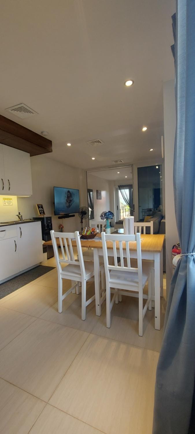 Cozy 1-Bedroom Relax Unwind with Netflix Pool Apartment in Tagaytay