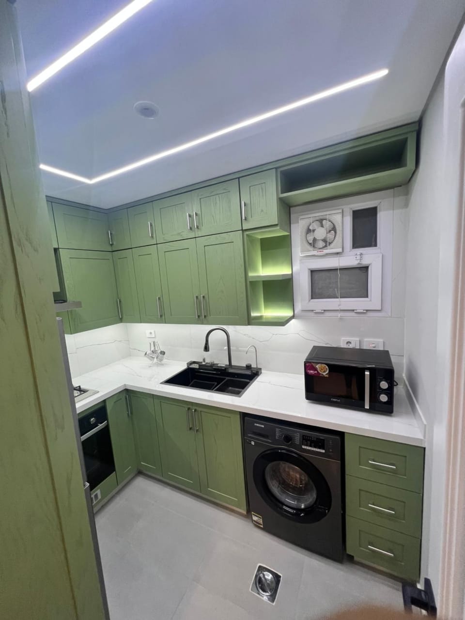 Kitchen or kitchenette, oven, stove, washing machine