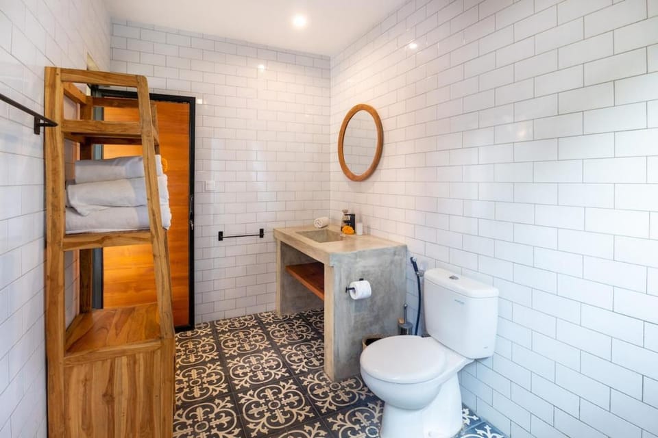 Shower, Toilet, Bathroom, bidet, towels