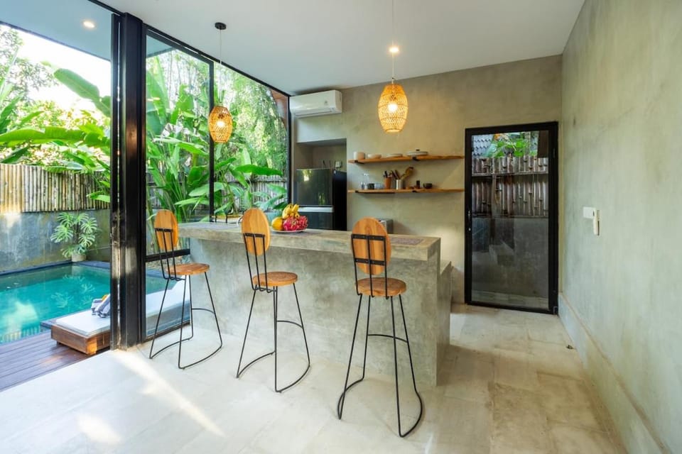 Kitchen or kitchenette, Dining area, Pool view